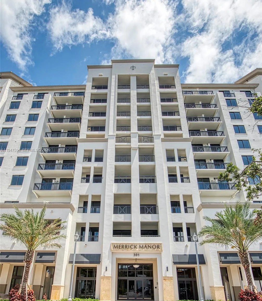 2 bed, 2.0 bath, 990 sqft, $4,200 — Photo 1