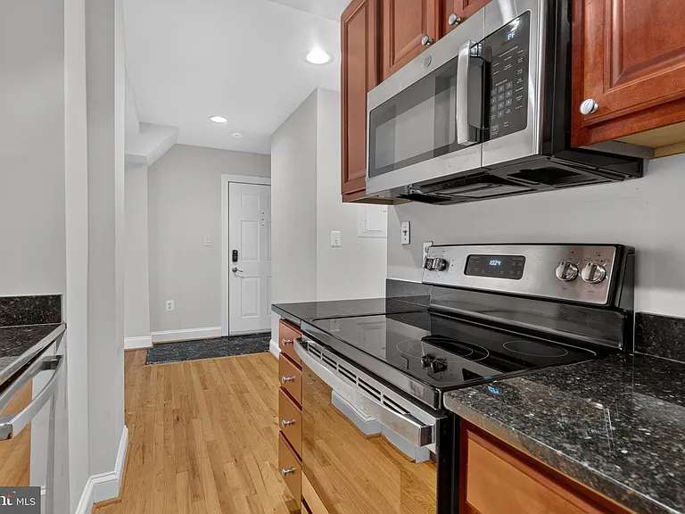 1427 Chapin St NW #204 — Photo 15