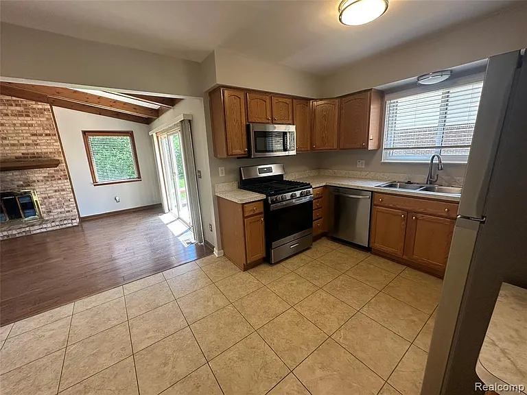 7534 Charrington Dr — Photo 10