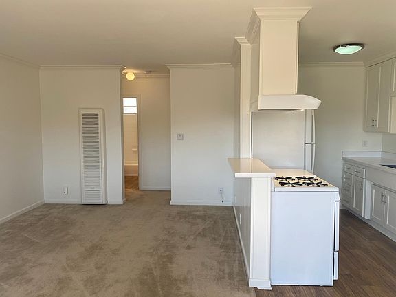 4th image of 600 Salem St APT 3