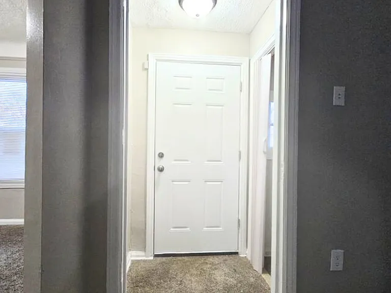 10803 Roxbury St — Photo 11