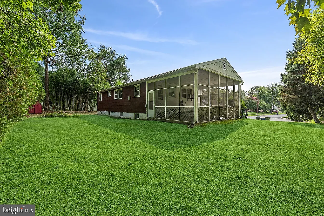 3 bed, 2000 sqft, $2,800 — Photo 2