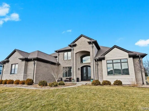 10420 Stoney Point Dr, South Lyon, MI 48178