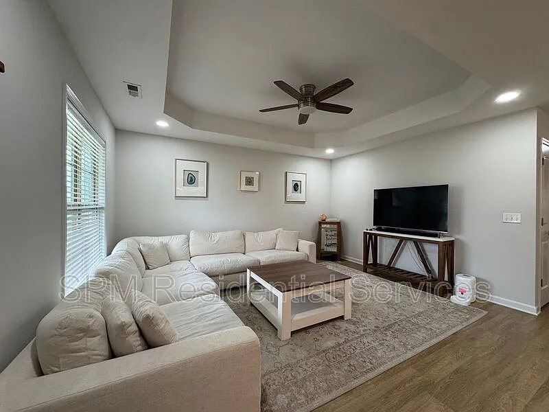 3 bed, 2.0 bath, 1210 sqft, $2,200 — Photo 4