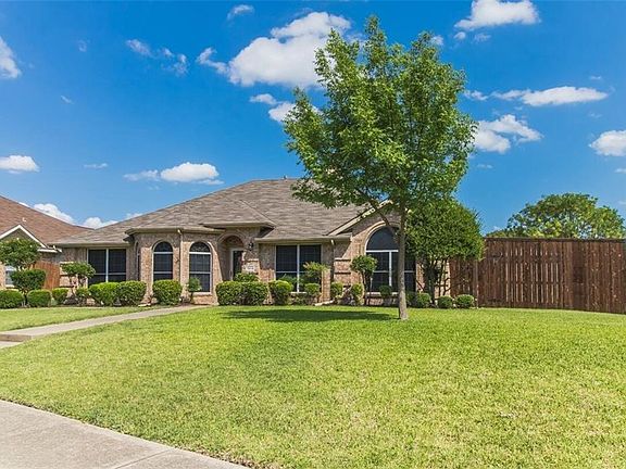 2nd image of 3914 Pointe Loma Dr