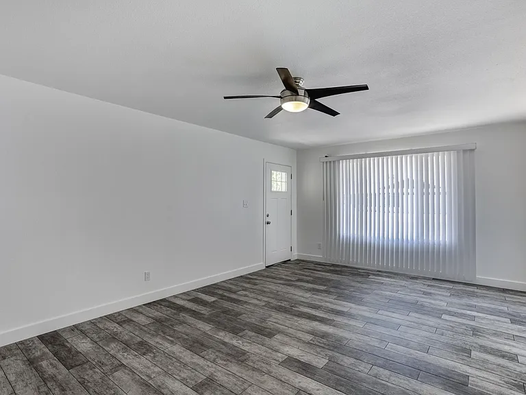 2500 E Hermosa Dr — Photo 29
