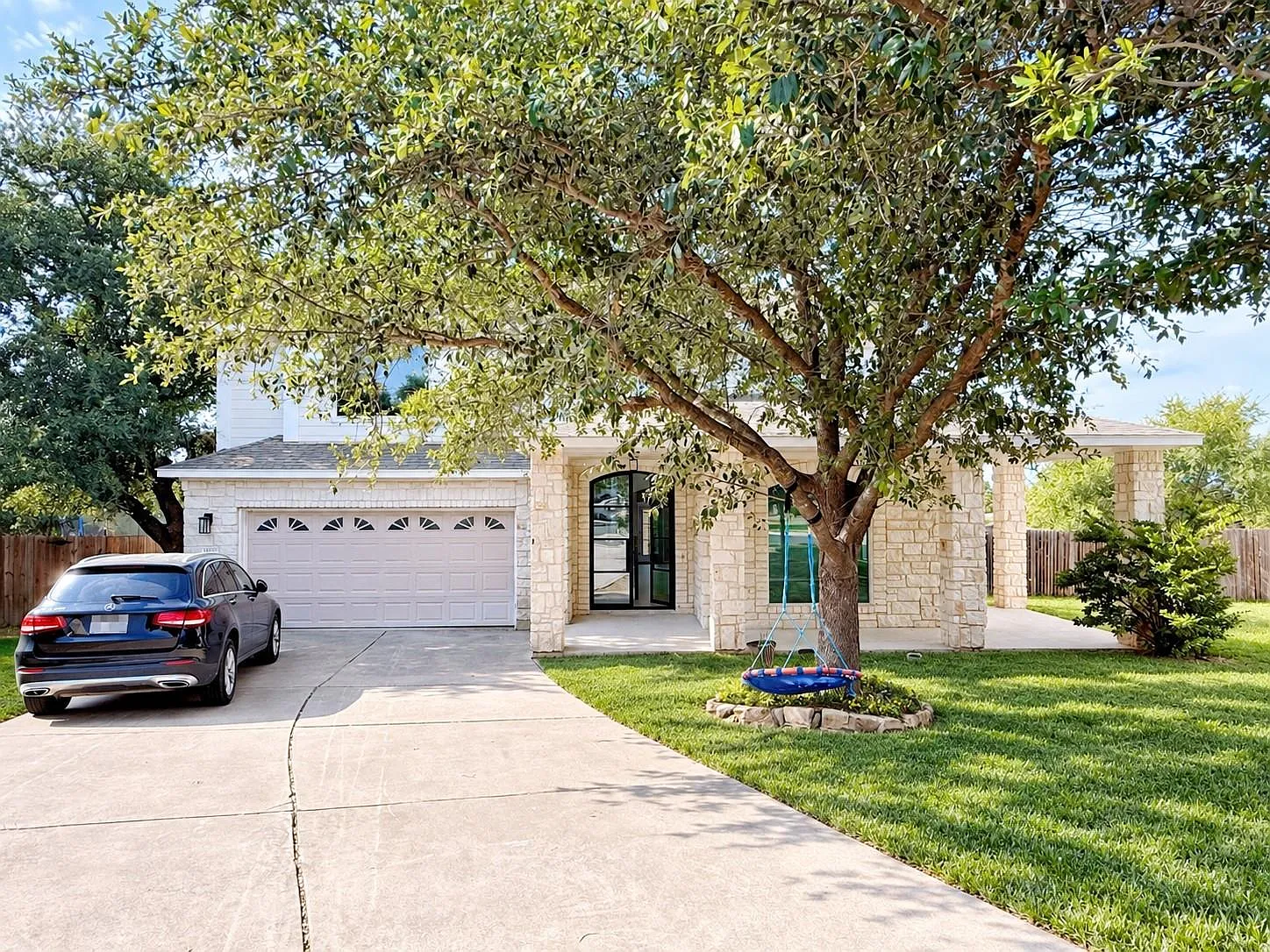 5 bed, 3.0 bath, 3440 sqft, $4,000 — Photo 1