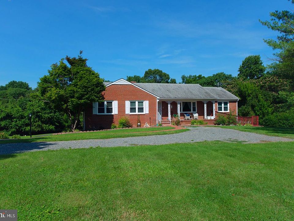 1st image of 202 Patrick Henry Dr