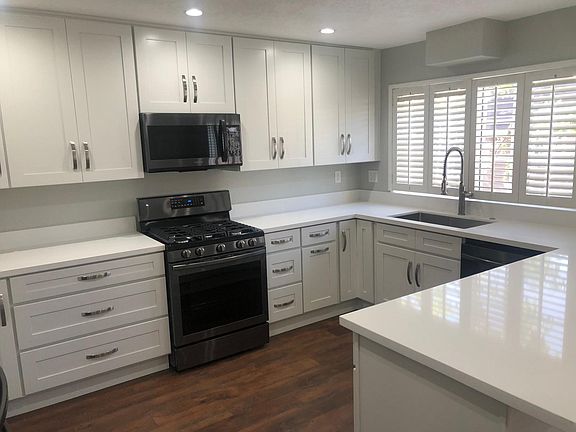 2nd image of 20950 Oxnard St APT 15