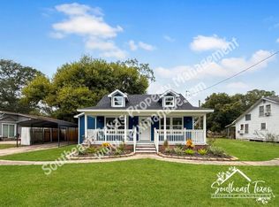 6371 Terrell St, Groves, TX 77619