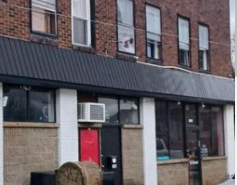 1st image of 1006 Victoria Ave