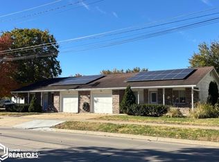 400 Silverwood Ln #402, Fairfield, IA 52556