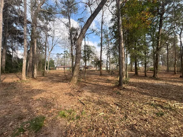 1738 Woodway Dr, New Caney, TX 77357