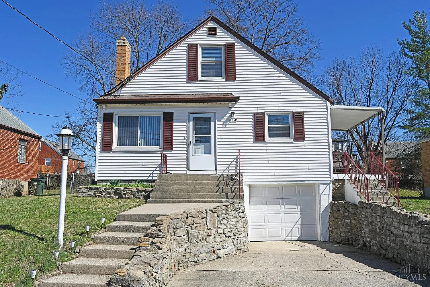 8352 Jackies Dr photo 1
