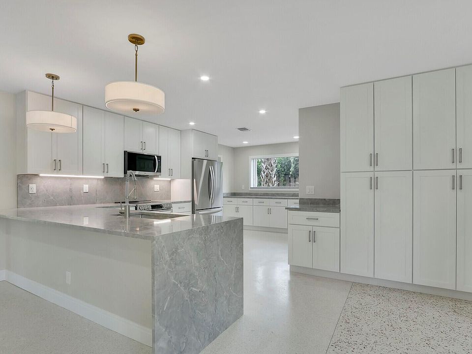 1st image of 732 Pelican Way