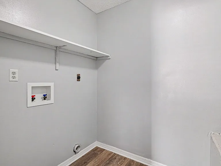 2280-2286 Fox Hollow Dr — Photo 13