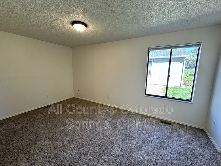 2713 Hearthwood Ln — Photo 16
