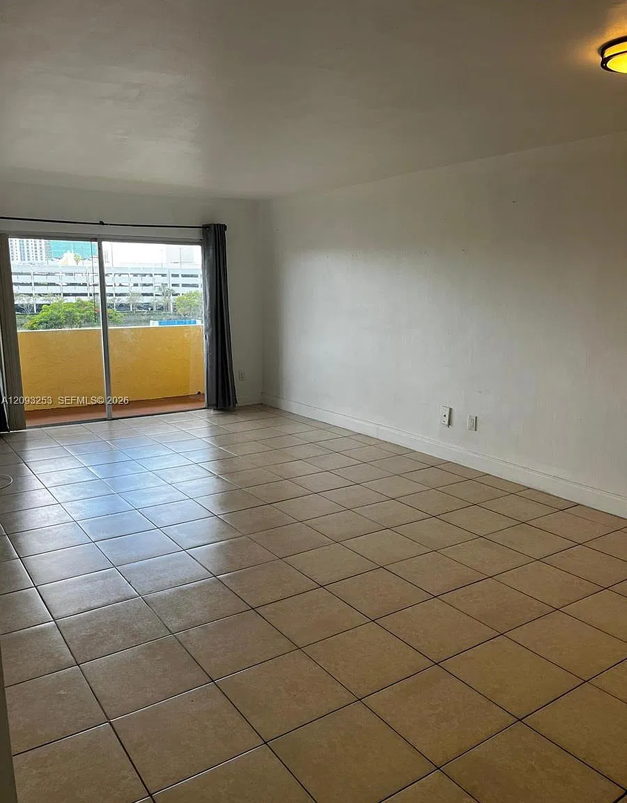 Village At Dadeland Condo — Photo 3