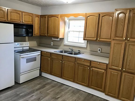 3rd image of 2837 Woodrow Dr #2