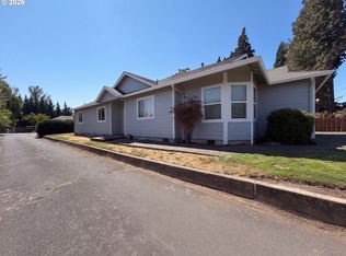 1586 NE Grandhaven Dr, McMinnville, OR 97128