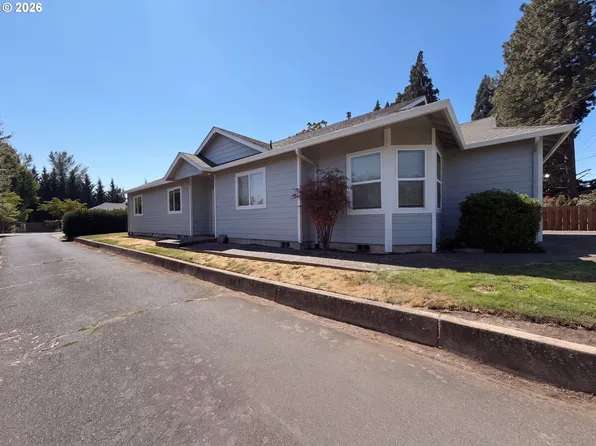 1586 NE Grandhaven Dr, McMinnville, OR 97128