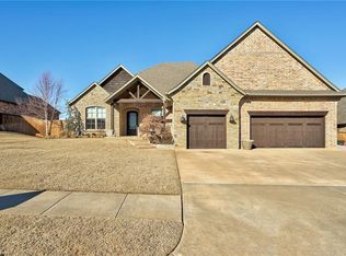 5209 Keystone Cir, Edmond, OK 73025
