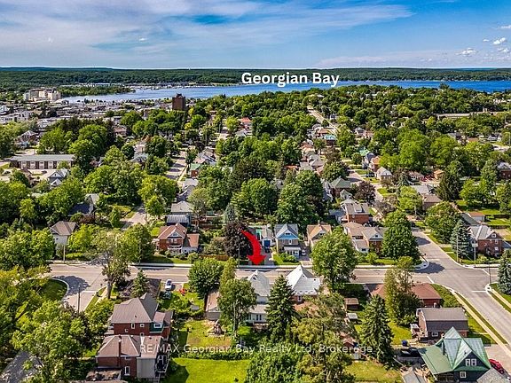 3rd image of 423 Ellen St