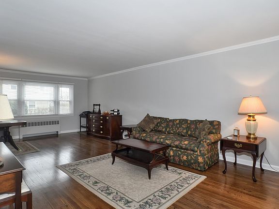 3rd image of 4 Meadow St