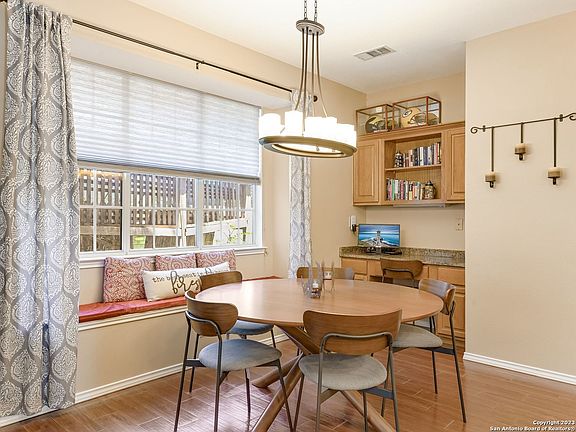 5th image of 202 SILENTBLUFF DR