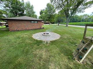 335 Woodcrest Dr, Springfield, IL 62703