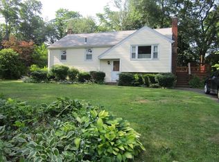 9 Overlook Dr, Bellingham, MA 02019