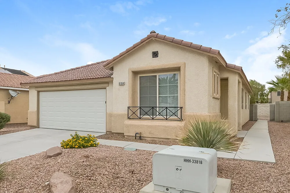 4 bed, 2.0 bath, 1720 sqft, $2,245 — Photo 3