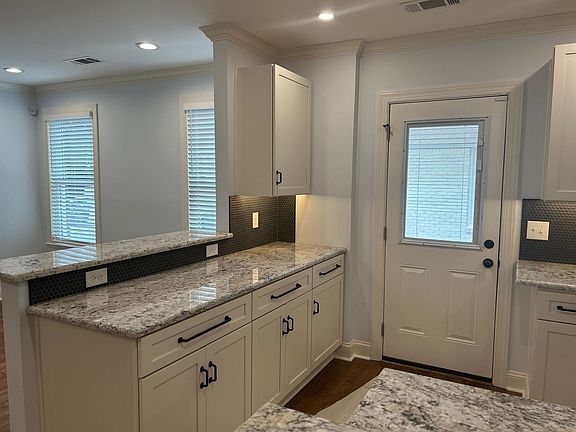 5th image of 3772 Shirlwood Ave