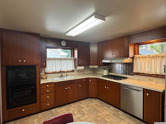 2nd image of 1141 Eastmoor Dr