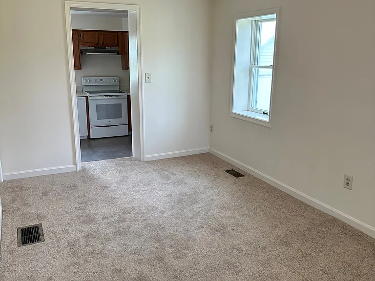 5105 Doubs Rd — Photo 10