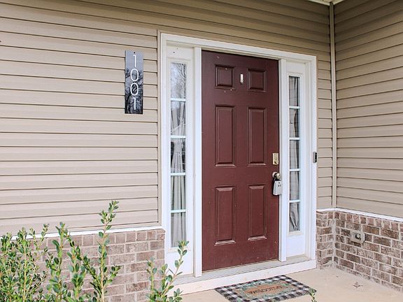 3rd image of 1001 Black Oak Cir