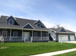 811 4th Ave, Parkersburg, IA 50665