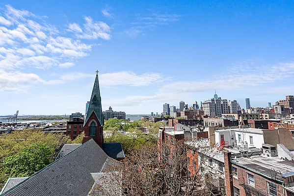 Sold by Digs Realty Group | media 11