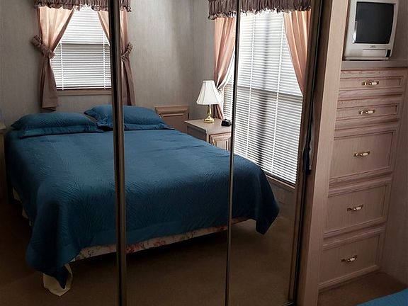 4th image of 303 Holly Dr #303