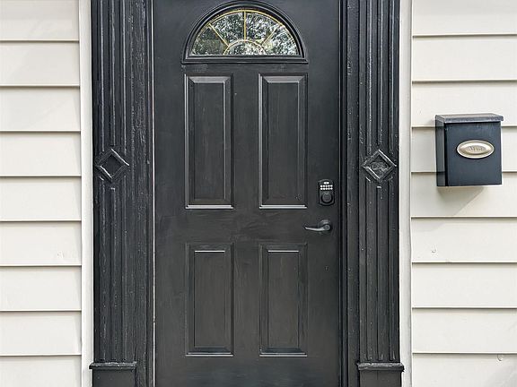 3rd image of 701 N Elm St