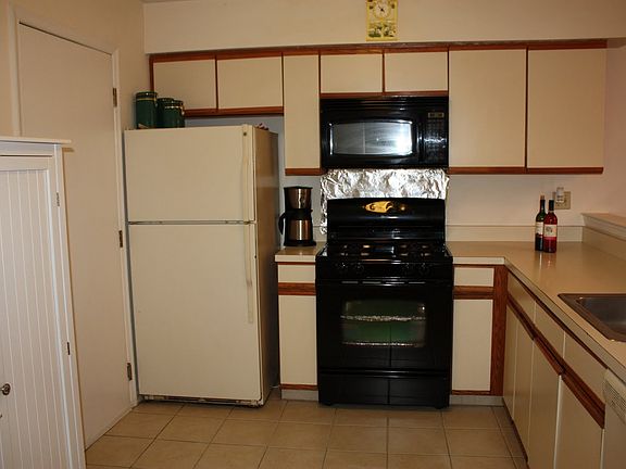 3rd image of 44 Whitby Cir #44