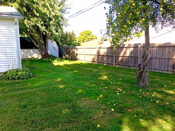 5th image of 2042 Willowood Dr S