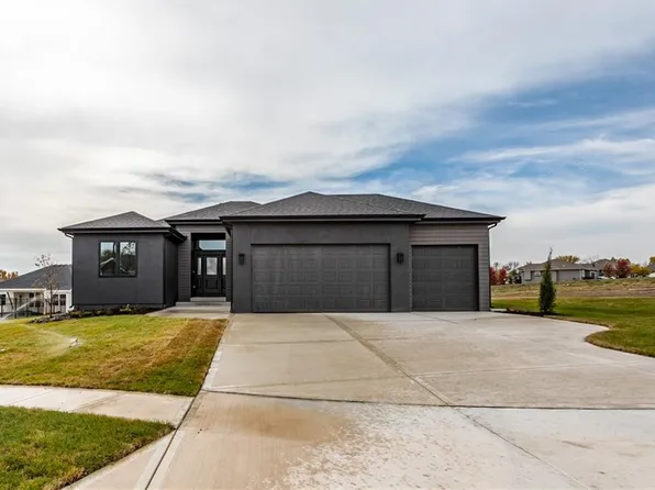 2704 Crestview St, Blue Springs, MO 64029