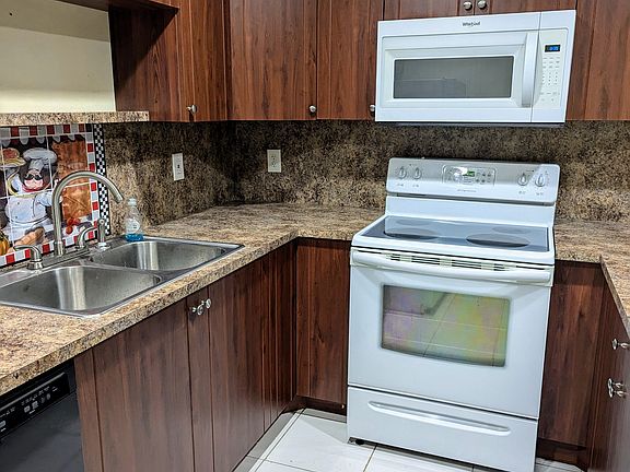 3rd image of 251 San Remo Blvd