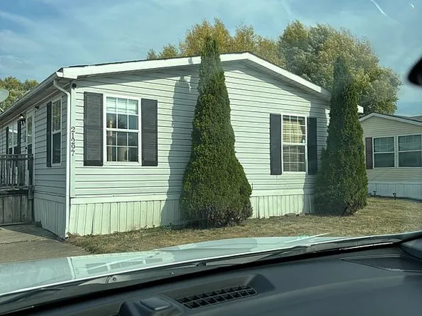 21297 Cachet Dr, Macomb, MI 48044