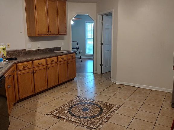 5th image of 208 Sonya Dr