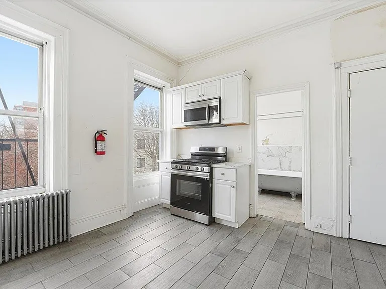289 Forrest St #2 — Photo 4