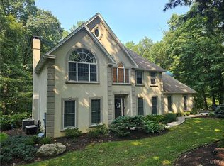 170 Pine Manor Dr, Hellertown, PA 18055