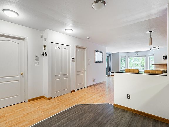 4th image of 3183 Esmond Ave #314