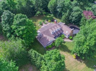 7 Pharis Pl, Upper Saddle River, NJ 07458